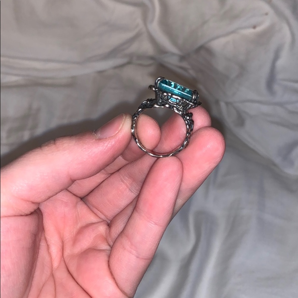 Ring - Picture 2 of 7